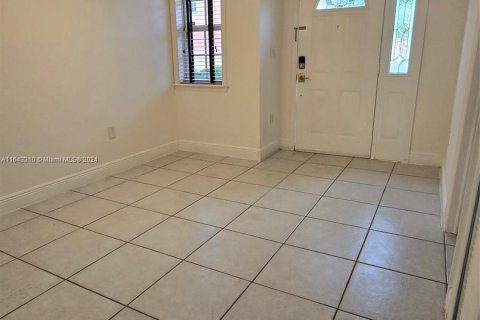 Townhouse in Miami, Florida 3 bedrooms, 134.34 sq.m. № 1328001 - photo 4