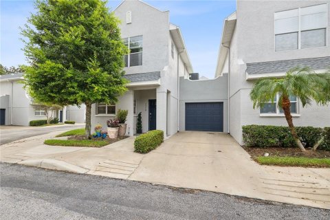 Adosado en venta en Tampa, Florida, 2 dormitorios, 117.15 m2 № 1402239 - foto 1