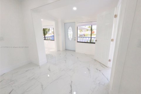 Casa en venta en North Miami Beach, Florida, 4 dormitorios, 160.16 m2 № 1404323 - foto 12