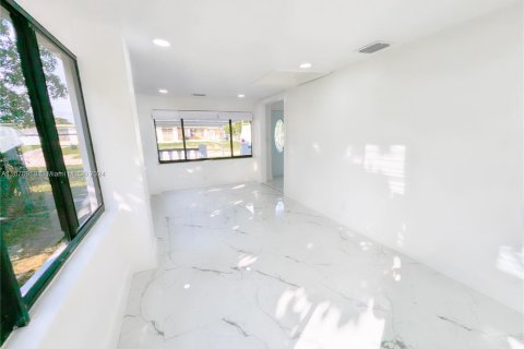 Casa en venta en North Miami Beach, Florida, 4 dormitorios, 160.16 m2 № 1404323 - foto 16