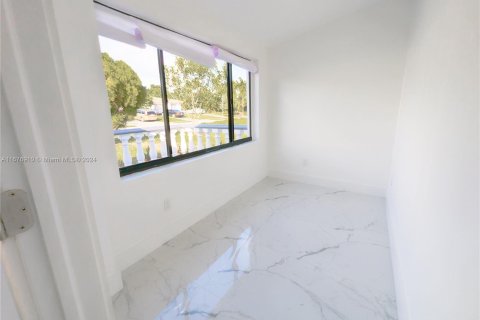 Casa en venta en North Miami Beach, Florida, 4 dormitorios, 160.16 m2 № 1404323 - foto 14