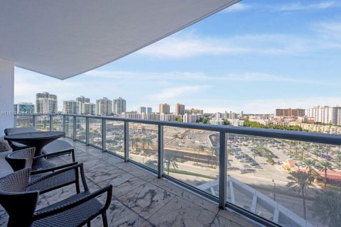 Condo in Sunny Isles Beach, Florida, 3 bedrooms  № 1404235 - photo 18