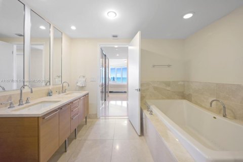 Condo in Sunny Isles Beach, Florida, 3 bedrooms  № 1404235 - photo 13