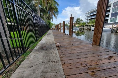 Terreno en venta en Fort Lauderdale, Florida № 1404237 - foto 5