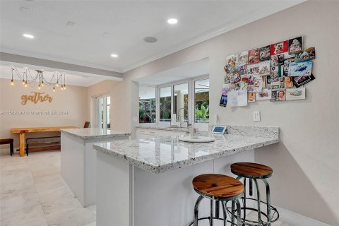 House in Coral Gables, Florida 3 bedrooms, 183.95 sq.m. № 1181049 - photo 17