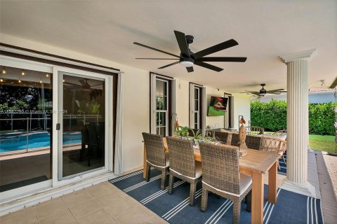 House in Coral Gables, Florida 3 bedrooms, 183.95 sq.m. № 1181049 - photo 27