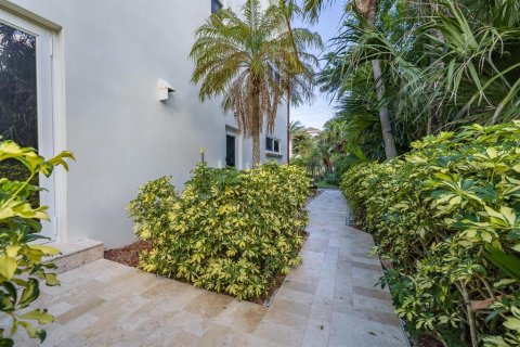 Villa ou maison à vendre à Highland Beach, Floride: 5 chambres, 393.16 m2 № 54535 - photo 16