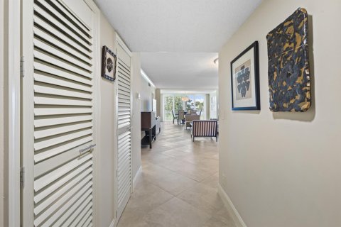 Condo in Atlantis, Florida, 2 bedrooms  № 1208003 - photo 3