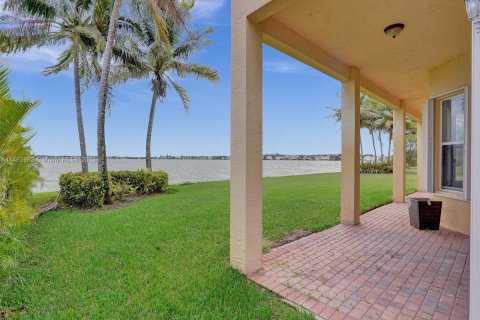 Villa ou maison à vendre à Miramar, Floride: 5 chambres, 313.27 m2 № 752219 - photo 3