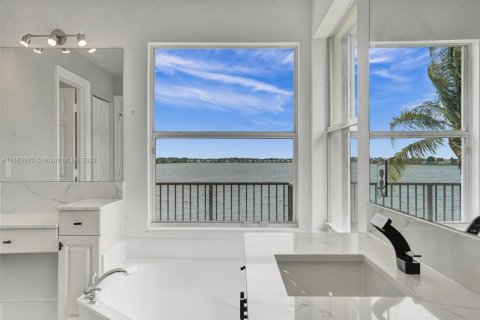 Villa ou maison à vendre à Miramar, Floride: 5 chambres, 313.27 m2 № 752219 - photo 24