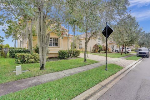 Villa ou maison à vendre à Miramar, Floride: 5 chambres, 313.27 m2 № 752219 - photo 5