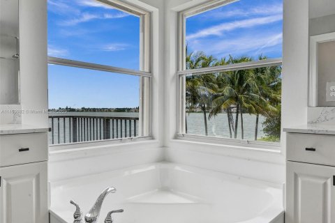 Villa ou maison à vendre à Miramar, Floride: 5 chambres, 313.27 m2 № 752219 - photo 22