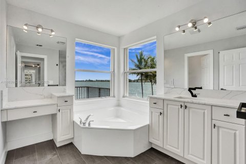 Villa ou maison à vendre à Miramar, Floride: 5 chambres, 313.27 m2 № 752219 - photo 19