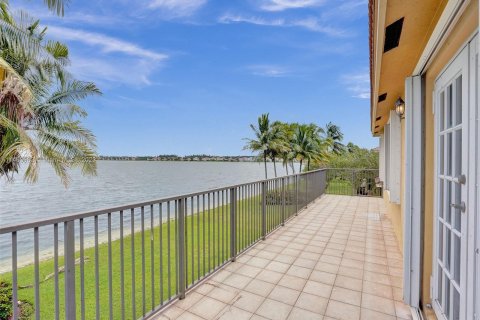 Villa ou maison à vendre à Miramar, Floride: 5 chambres, 313.27 m2 № 752219 - photo 6
