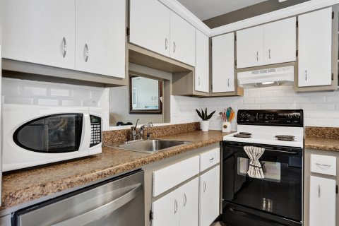 Condo in Lauderhill, Florida, 1 bedroom  № 1174204 - photo 14