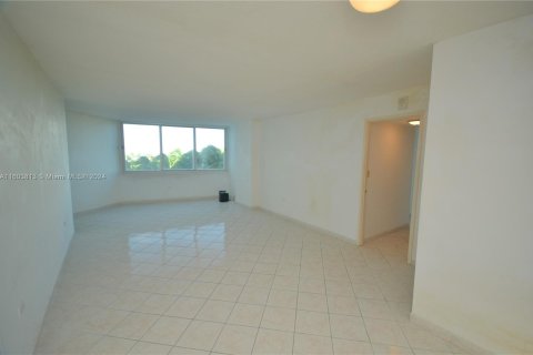 Condo in Miami Beach, Florida, 1 bedroom  № 1223443 - photo 8