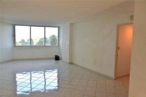 Condo in Miami Beach, Florida, 1 bedroom  № 1223443 - photo 19