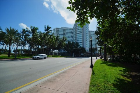 Condo in Miami Beach, Florida, 1 bedroom  № 1223443 - photo 1