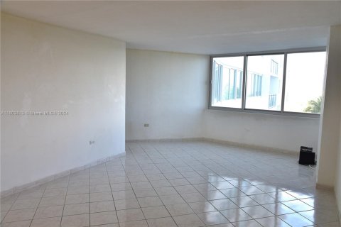 Condo in Miami Beach, Florida, 1 bedroom  № 1223443 - photo 18