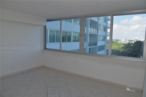 Condo in Miami Beach, Florida, 1 bedroom  № 1223443 - photo 24