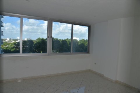 Condo in Miami Beach, Florida, 1 bedroom  № 1223443 - photo 23