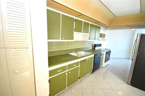 Condo in Miami Beach, Florida, 1 bedroom  № 1223443 - photo 5