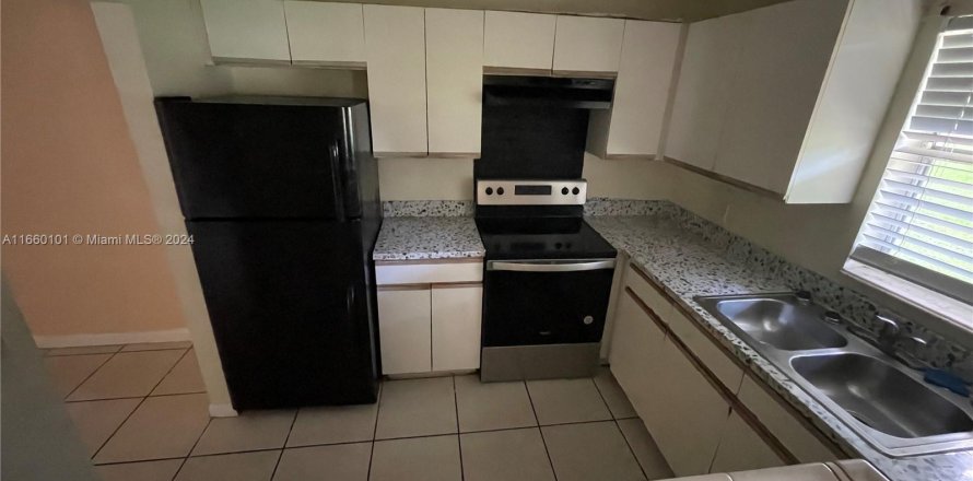 Condo in Lauderhill, Florida, 2 bedrooms  № 1365616