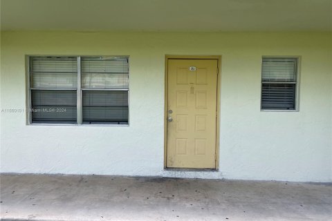 Condo in Lauderhill, Florida, 2 bedrooms  № 1365616 - photo 17