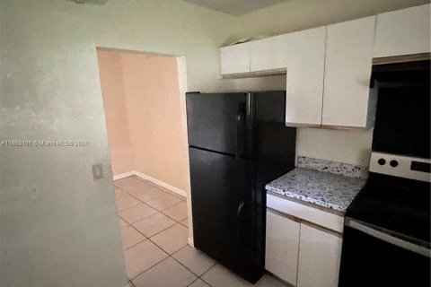 Copropriété à louer à Lauderhill, Floride: 2 chambres, 81.75 m2 № 1365616 - photo 2