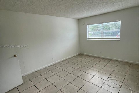 Condo in Lauderhill, Florida, 2 bedrooms  № 1365616 - photo 14