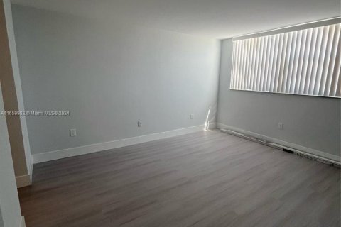 Condo in Miami Beach, Florida, 1 bedroom  № 1365566 - photo 6