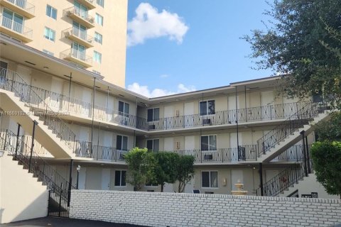 Appartement à louer à Miami, Floride: 1 chambre, 48.31 m2 № 1365617 - photo 2