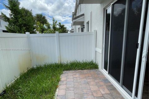 Adosado en alquiler en Pembroke Pines, Florida, 4 dormitorios № 1365615 - foto 22