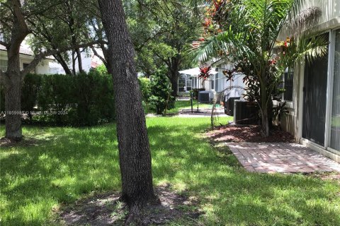 House in Miramar, Florida 3 bedrooms, 123 sq.m. № 1365567 - photo 16