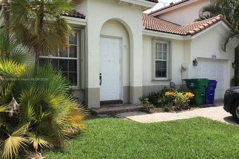 House in Miramar, Florida 3 bedrooms, 123 sq.m. № 1365567 - photo 1