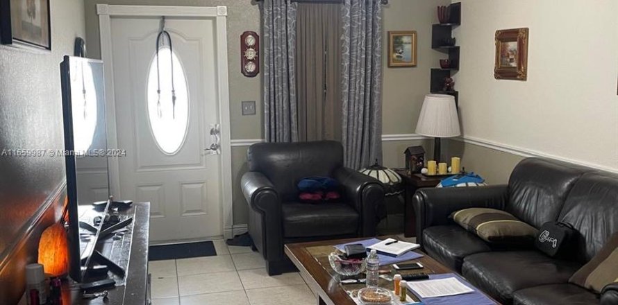 Condo in Hialeah, Florida, 3 bedrooms  № 1365568