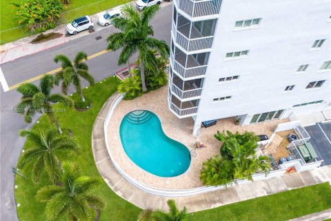 Copropriété à vendre à Fort Lauderdale, Floride: 2 chambres, 132.57 m2 № 1378686 - photo 30