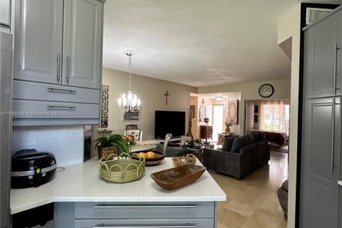 Condo in Pembroke Pines, Florida, 3 bedrooms  № 1378587 - photo 8