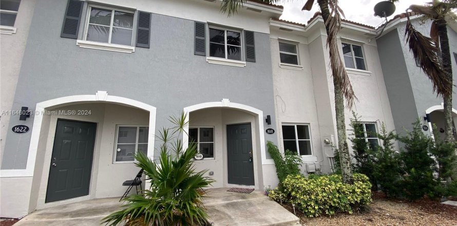 Townhouse in Homestead, Florida 2 bedrooms, 108.32 sq.m. № 1328922