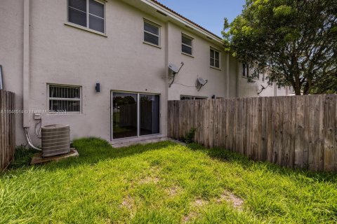 Townhouse in Homestead, Florida 2 bedrooms, 108.32 sq.m. № 1331024 - photo 15