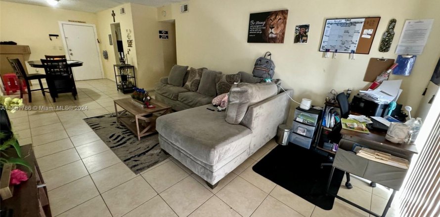 Condo in Lauderdale Lakes, Florida, 2 bedrooms  № 1413637