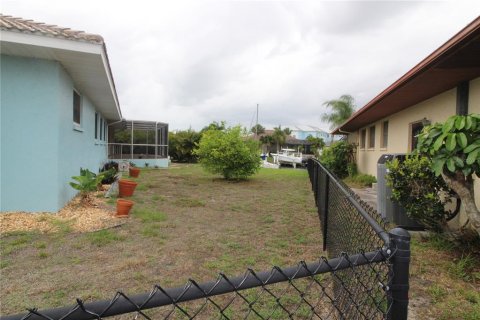 House in Punta Gorda, Florida 3 bedrooms, 189.89 sq.m. № 1244671 - photo 19