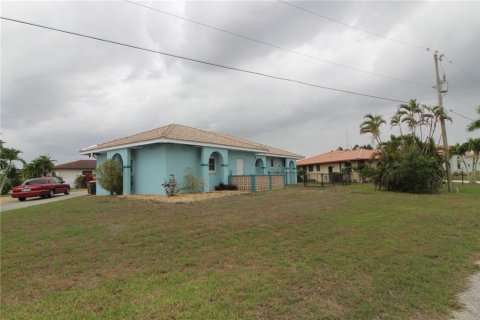 House in Punta Gorda, Florida 3 bedrooms, 189.89 sq.m. № 1244671 - photo 18