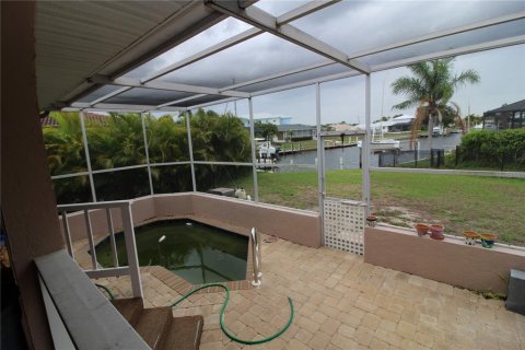 House in Punta Gorda, Florida 3 bedrooms, 189.89 sq.m. № 1244671 - photo 4