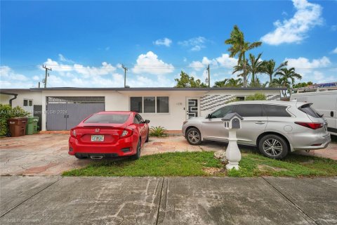 Casa en venta en Hialeah, Florida, 3 dormitorios, 122.26 m2 № 1399976 - foto 2