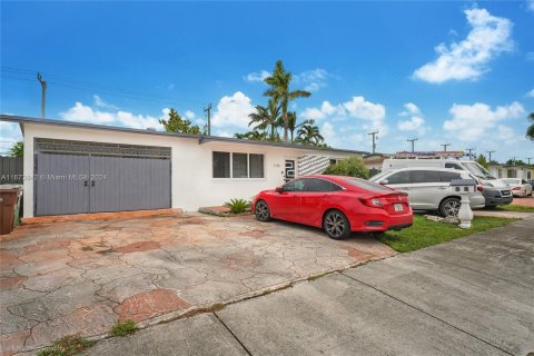 Villa ou maison à vendre à Hialeah, Floride: 3 chambres, 122.26 m2 № 1399976 - photo 18