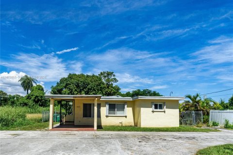 Casa en venta en Miami, Florida, 4 dormitorios, 174.47 m2 № 1399977 - foto 1