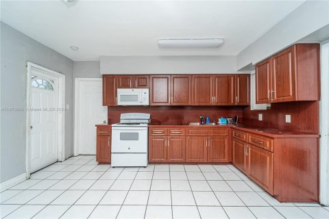 Casa en venta en Miami, Florida, 4 dormitorios, 174.47 m2 № 1399977 - foto 12