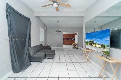 Casa en venta en Miami, Florida, 4 dormitorios, 174.47 m2 № 1399977 - foto 16