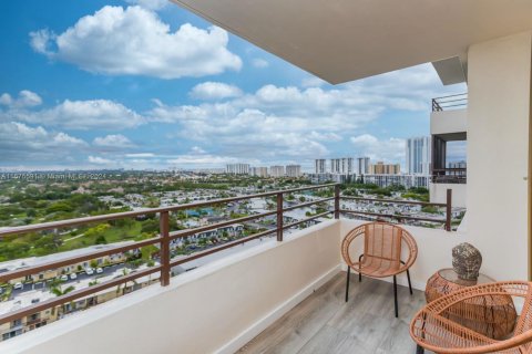 Condo in Hallandale Beach, Florida, 3 bedrooms  № 1399887 - photo 8